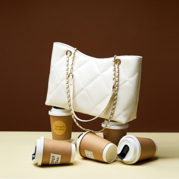 画板 11 Quilted Leather Shoulder Bag — Large Chain Hobo Tote