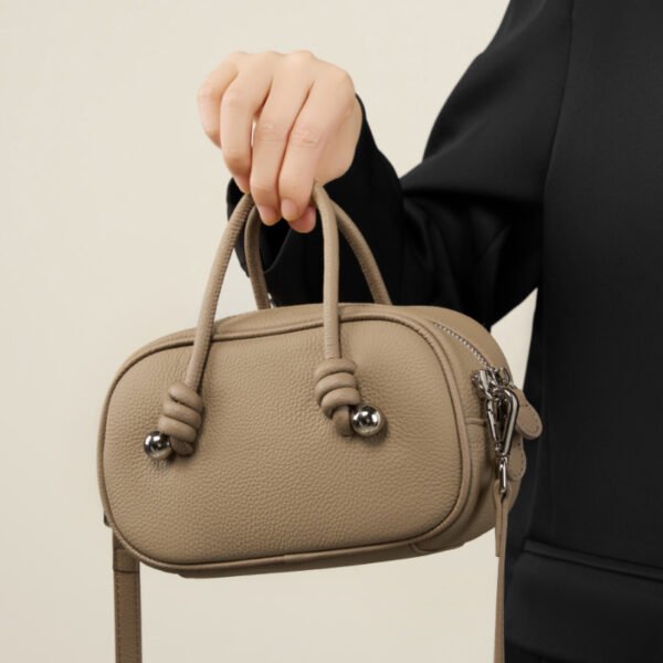 画板 2 Minimalist Leather Shoulder Bag | Designer Cowhide Handbag & Crossbody