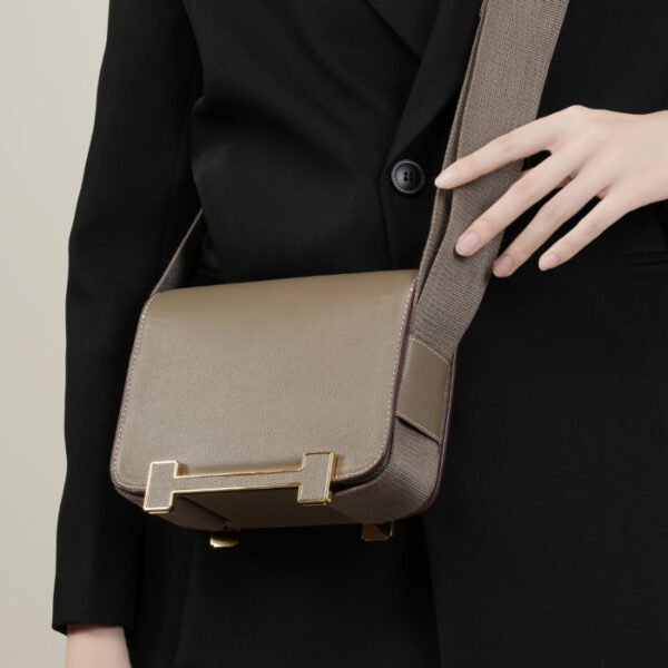 画板 4 Genuine Leather Box Bag | Wide Strap Shoulder & Crossbody Tofu Bag