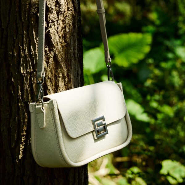 画板 4 Genuine Leather Square Crossbody Bag — Stylish Retro Shoulder