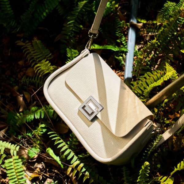 画板 5 Genuine Leather Square Crossbody Bag — Stylish Retro Shoulder