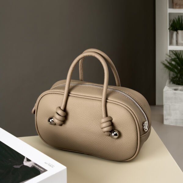 画板 6 Minimalist Leather Shoulder Bag | Designer Cowhide Handbag & Crossbody