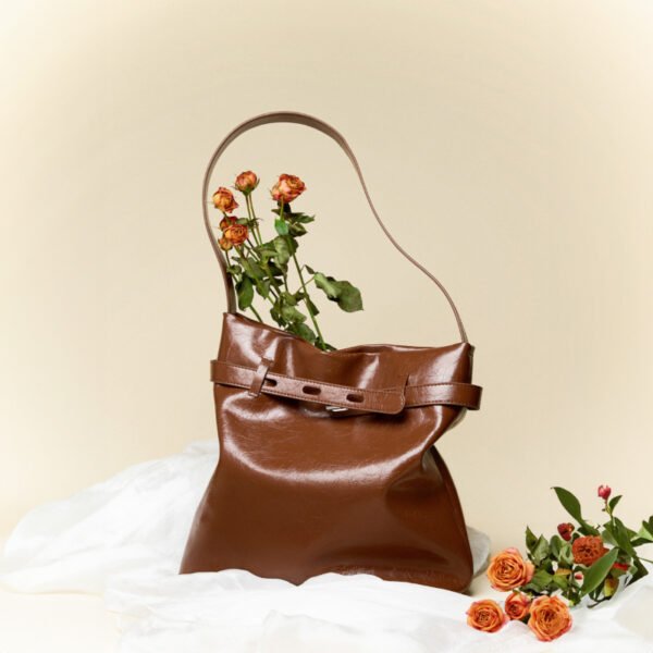 Waxed Leather Lock Clasp Tote — Large Capacity Commuter Bag