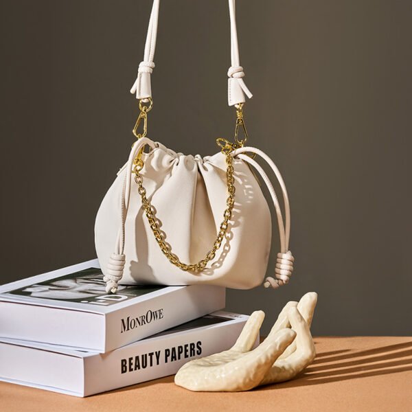 画板 8 Korean Style Genuine Leather Cloud Shoulder Bag – Women’s Cowhide Chain Bucket Bag