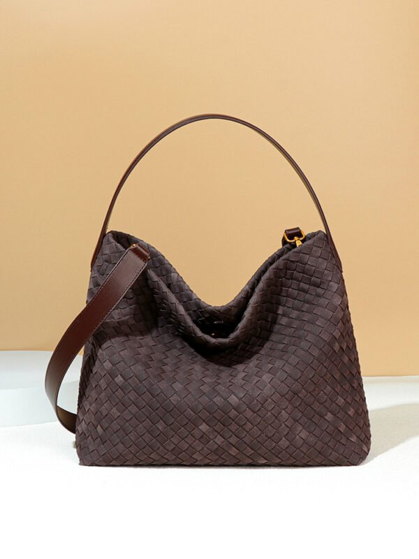 主图-02 Suede-Finish Woven Bucket Tote Bag — Spacious & Vintage Elegance