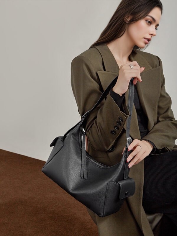 Full-Grain Veg-Tanned Leather Hobo Bag — Large Capacity Casual Shoulder Bag for Women