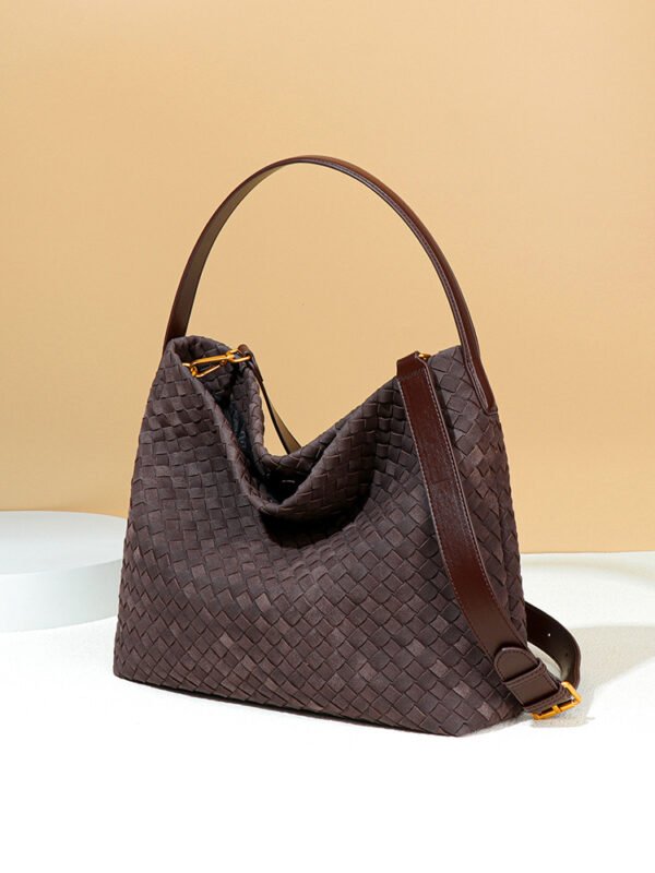 主图-03 Suede-Finish Woven Bucket Tote Bag — Spacious & Vintage Elegance