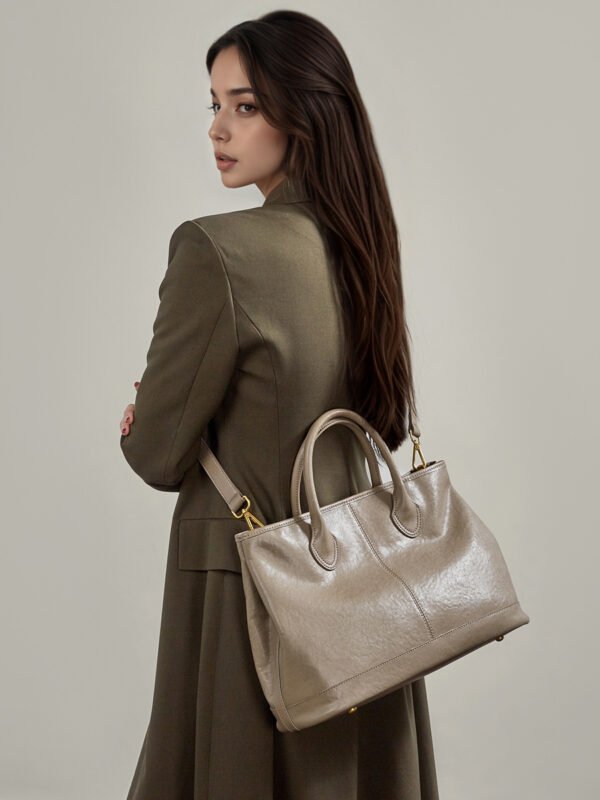 Genuine Leather Tote Bag — Large Capacity Fashionable Shoulder Bag for Women
