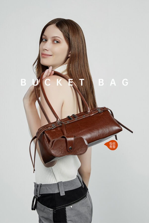 详情-33 Retro Moto-Style Leather Baguette Handbag — Belt-Detail Edge & Urban Cool