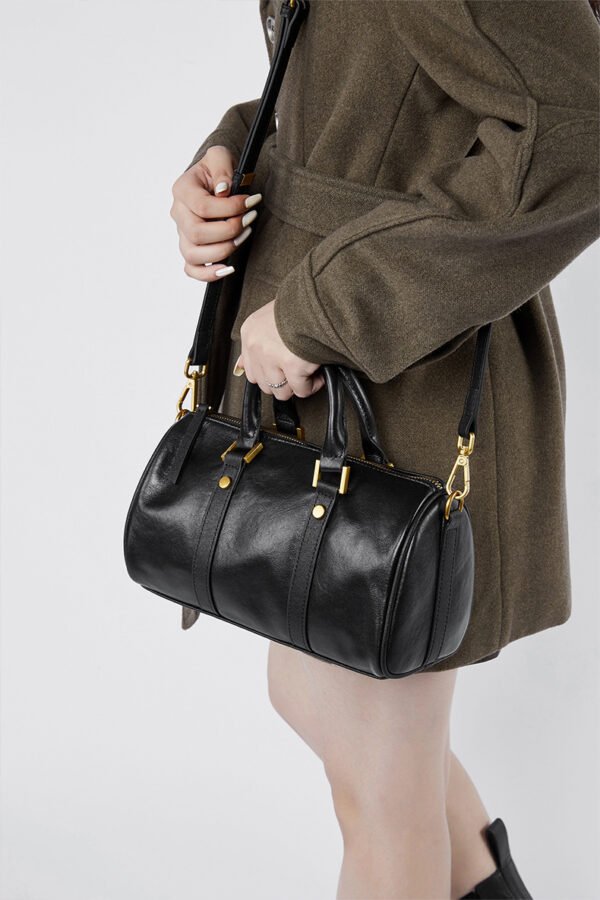 Vintage Brown Vegetable-Tanned Leather Bucket Bag — Refined Boston Shape & Everyday Elegance