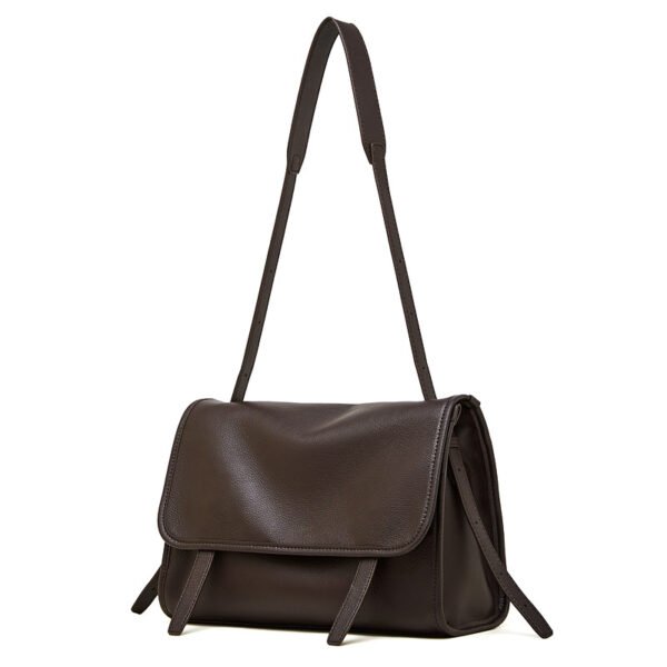 Top-grain calfskin handbags Niche vintage rucksacks Tote bags for commuting Relaxed genuine leather shoulder bags Crossbody messenger bags