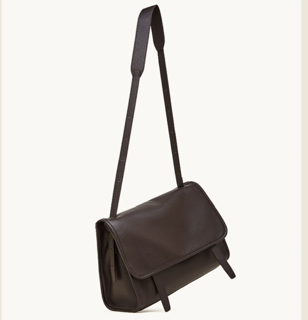 Top-grain calfskin handbags Niche vintage rucksacks Tote bags for commuting Relaxed genuine leather shoulder bags Crossbody messenger bags