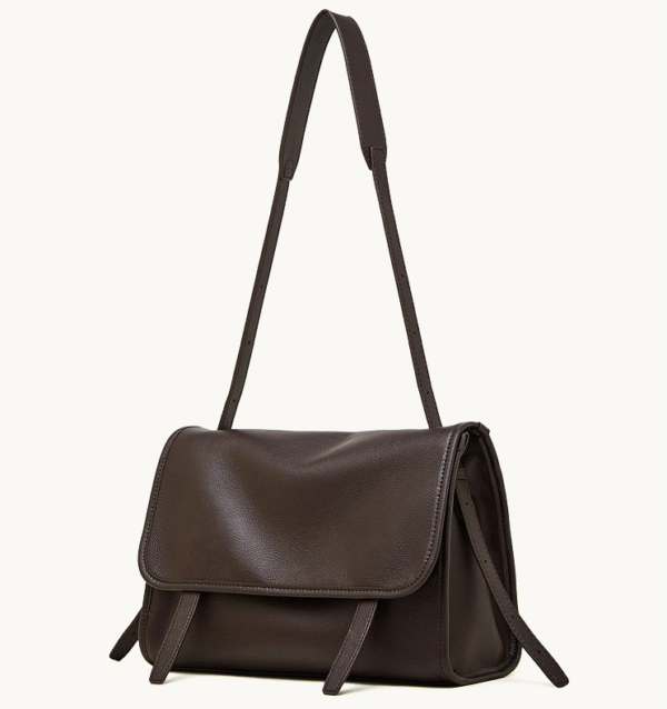 Top-grain calfskin handbags Niche vintage rucksacks Tote bags for commuting Relaxed genuine leather shoulder bags Crossbody messenger bags