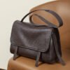 Top-grain calfskin handbags Niche vintage rucksacks Tote bags for commuting Relaxed genuine leather shoulder bags Crossbody messenger bags